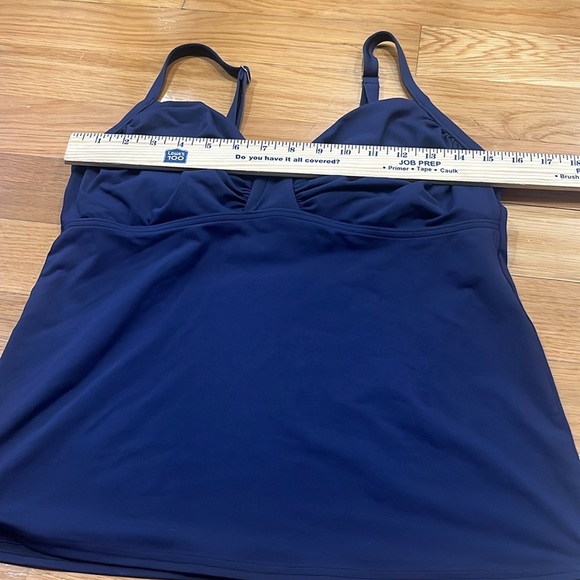 Lands end women’s navy blue tankini swim top size 10. - Picture 3 of 6